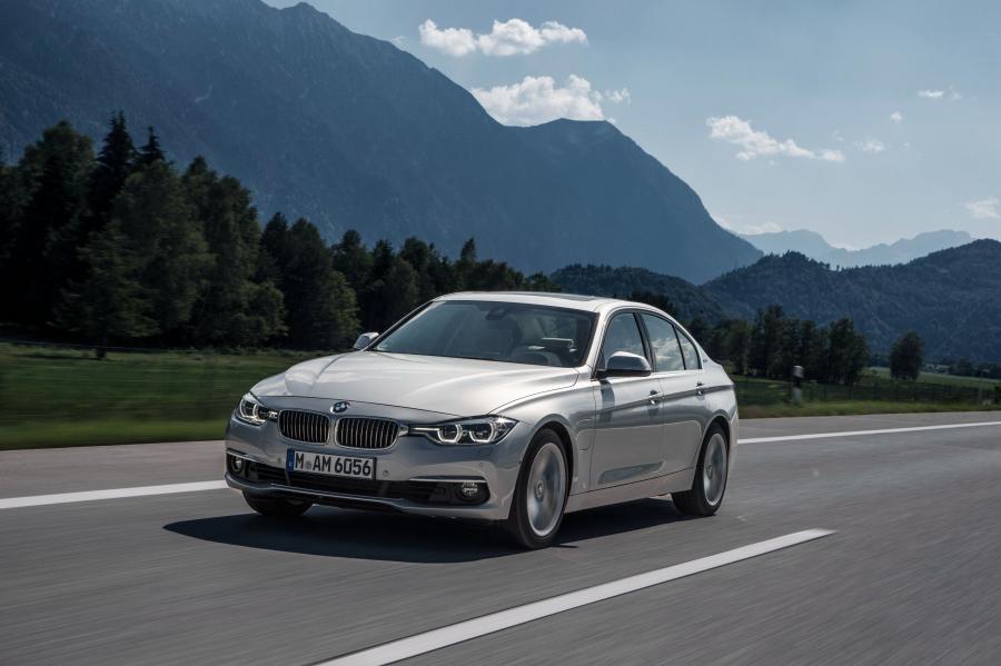  BMW 330e (F30) 2016 года  (WW) (фото 17 из 40)